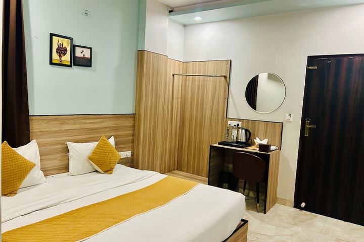 Room 9 of 26