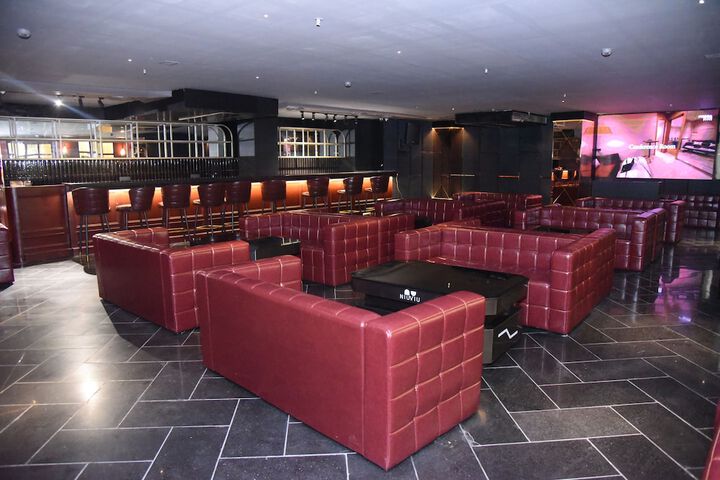 Lounge 48 of 50
