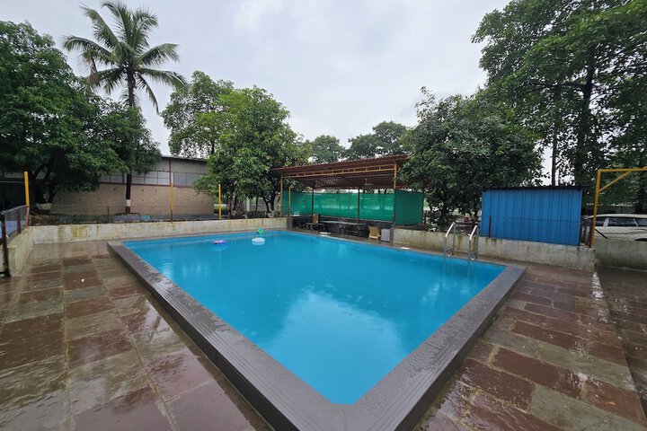 Pool 14 of 24