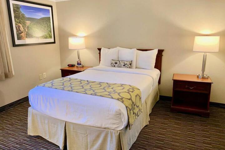 Double Accessible King Size Bed (5 of 9)