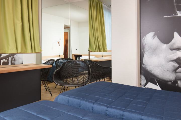 Room 21 of 63
