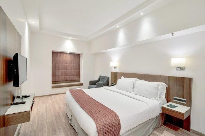 Room 6 of 38