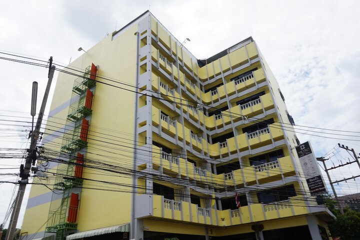 Exterior of Metro Residence