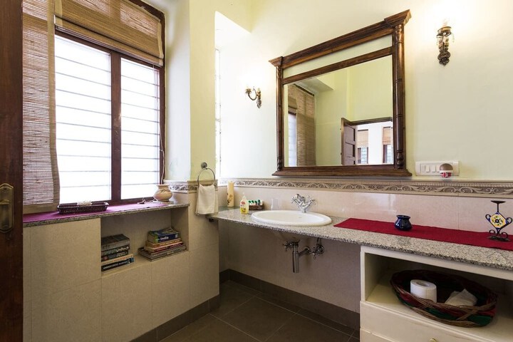 Room 18 of 25