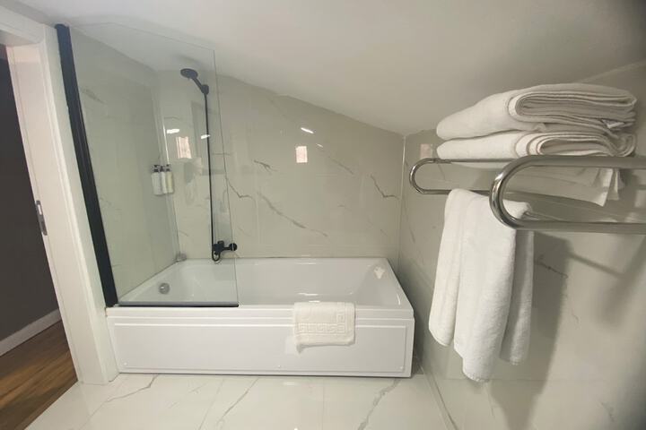 Room 48 of 59
