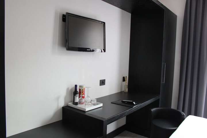 Room 6 of 34