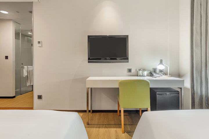 Room 52 of 162