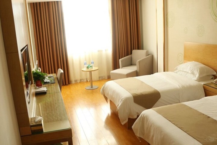Room 9 of 38