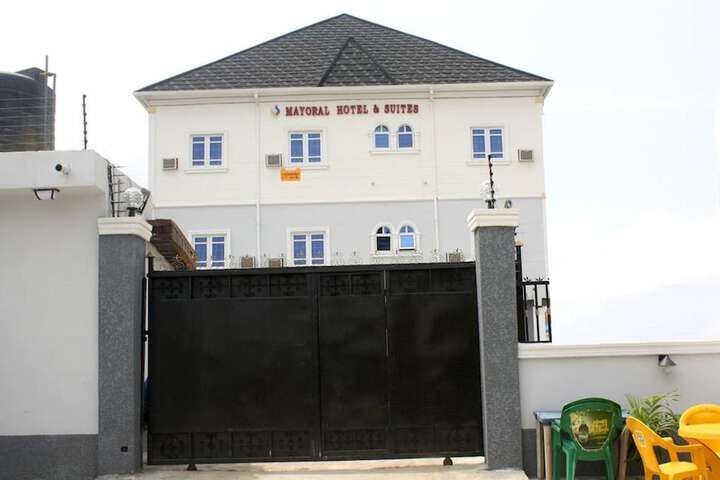 Mayoral Hotel & Suite