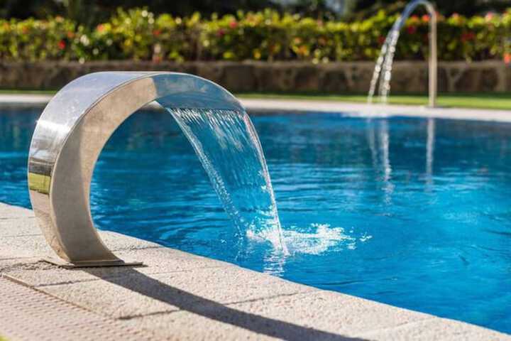 Hotel with Pool