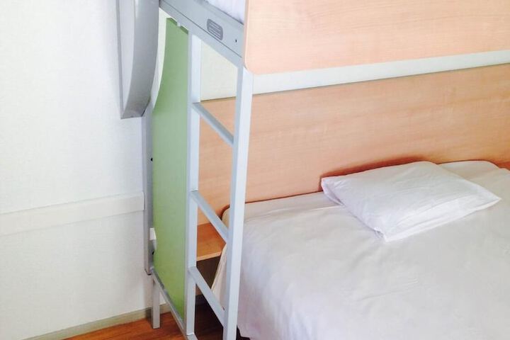 Room 7 of 42