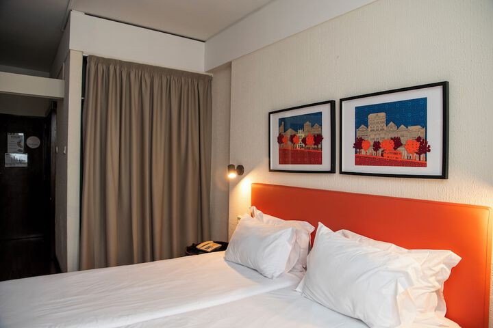 Room 4 of 62