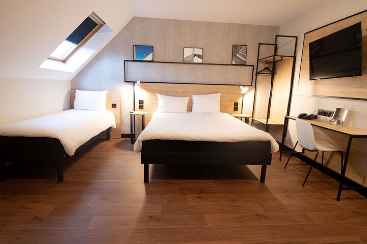 Room 11 of 49
