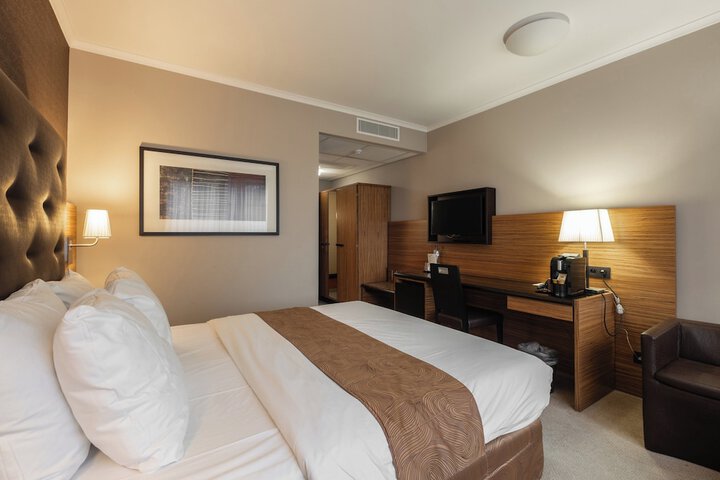 Room 16 of 122
