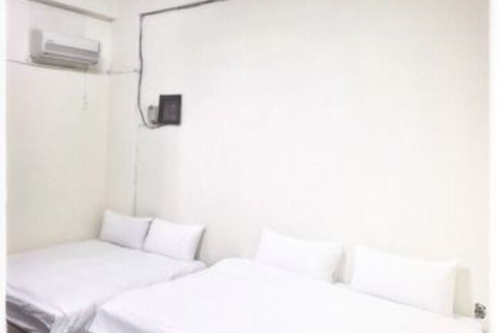 Room 12 of 24