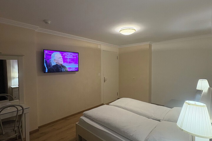 Room 140 of 266