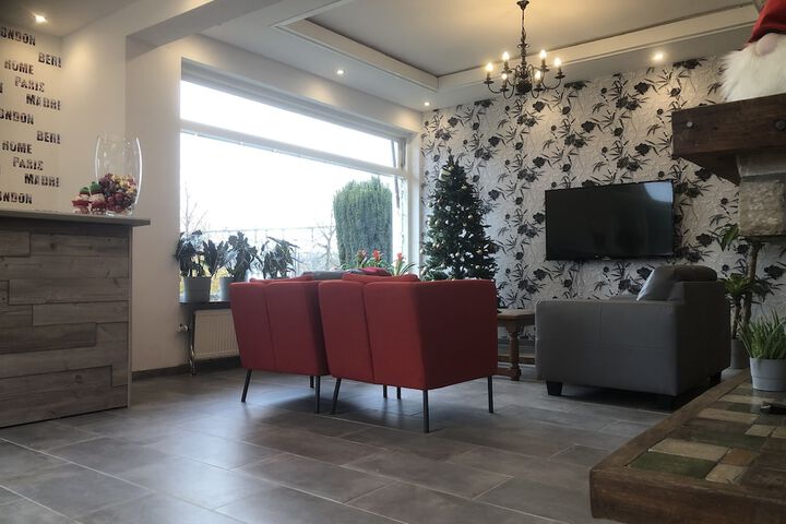 Lounge 39 of 42