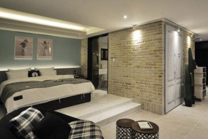 Room 15 of 76