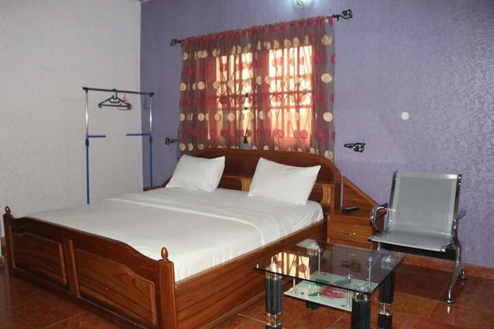 Room 8 of 13