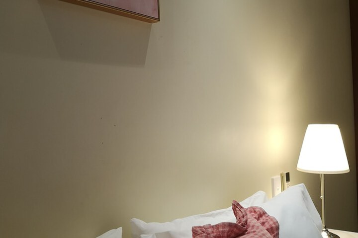 Room 26 of 127