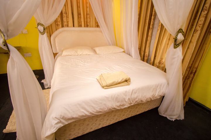 Room 27 of 27