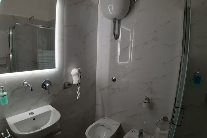 Room 19 of 37