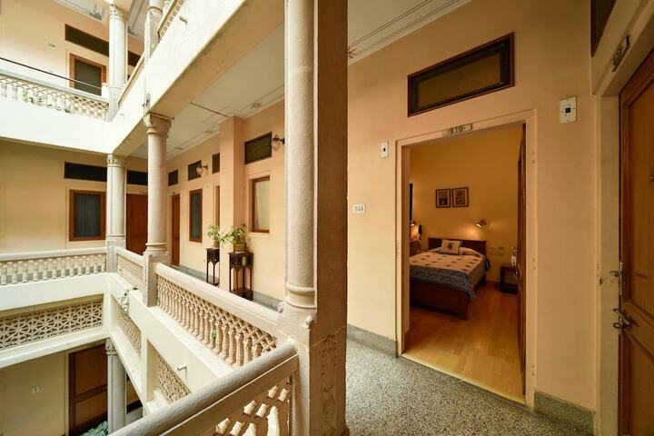 Room 35 of 183