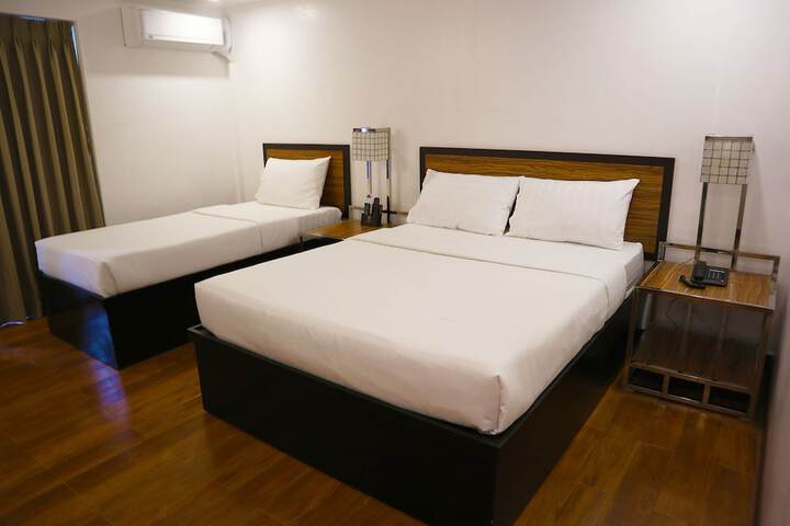 Room 4 of 112