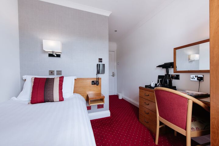 Room 6 of 43