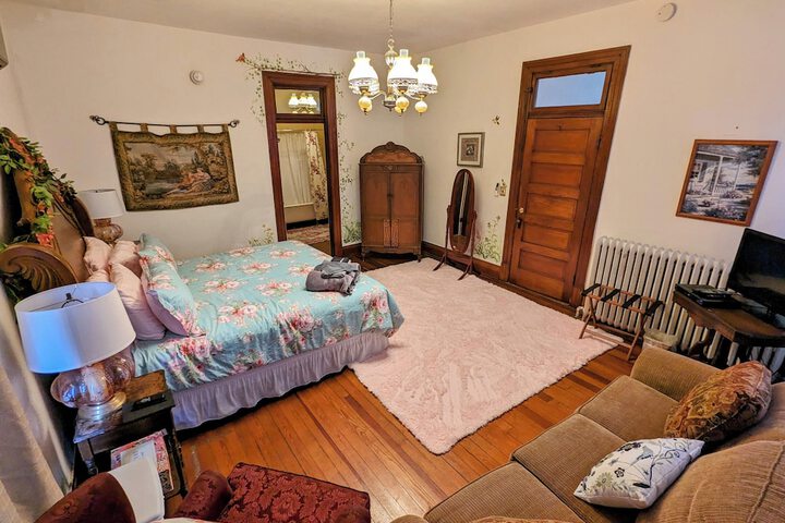 Room 5 of 7