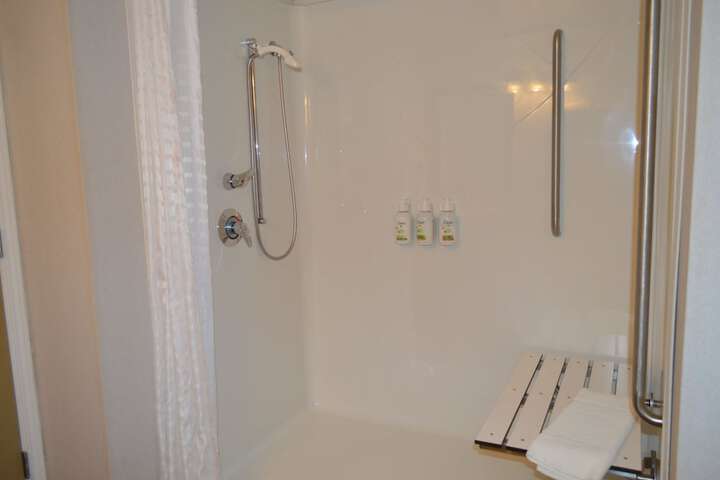 Room 32 of 40