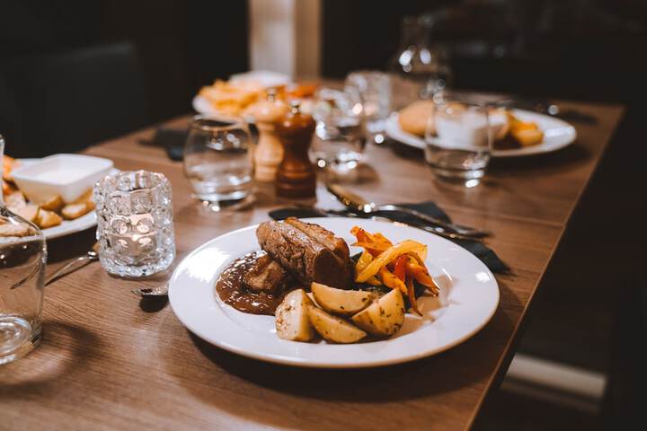 Dining 38 of 72