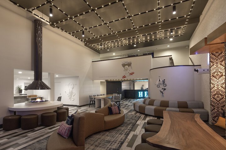 Lobby lounge