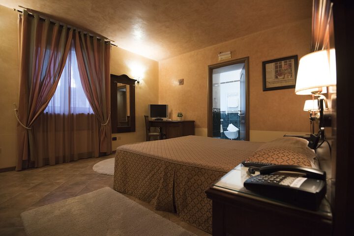 Room 13 of 43