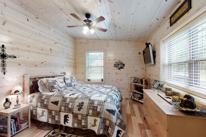 Room 3 of 33