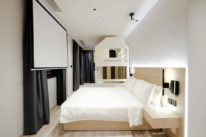Room 50 of 112