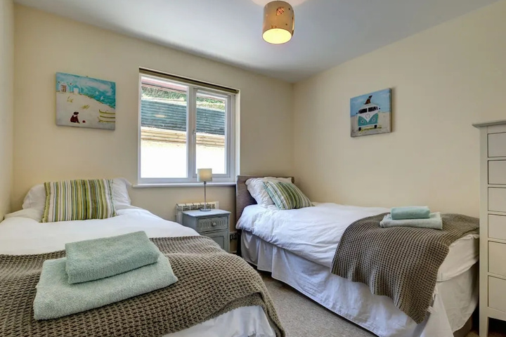 Image of Beautiful Holiday Home in Mawgan Porth With Garden