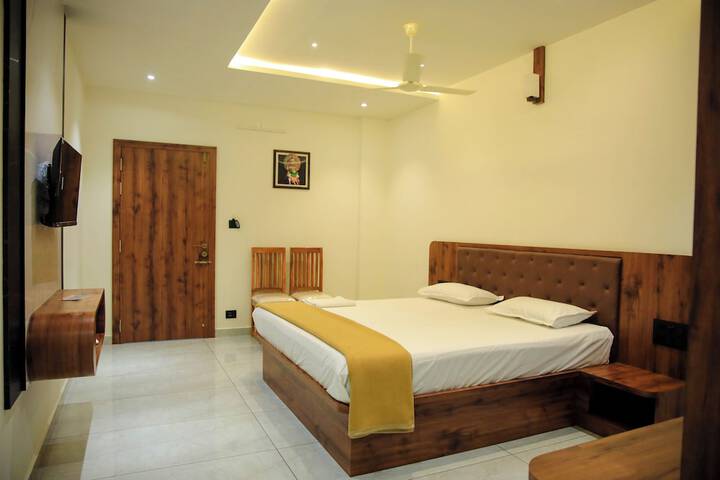 Room 5 of 68