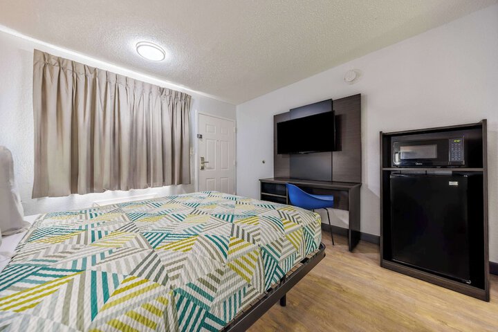 1 King Bed (3 of 3)