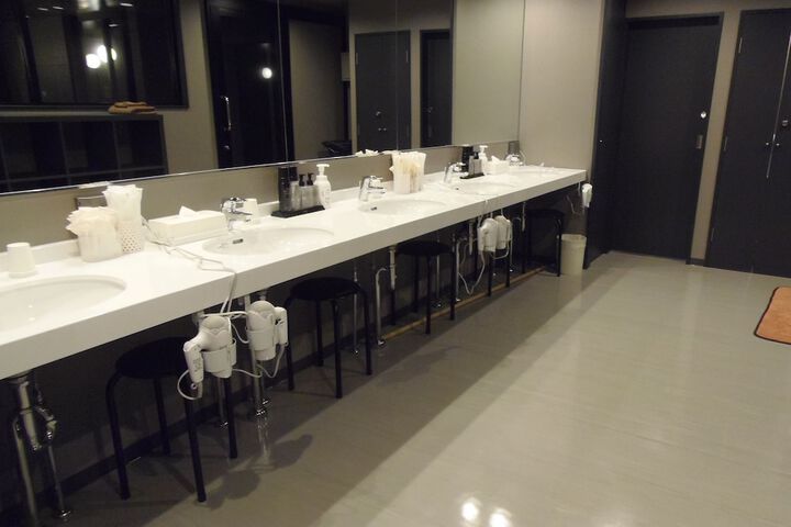 Room 9 of 19