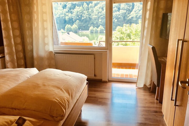 Room 5 of 85