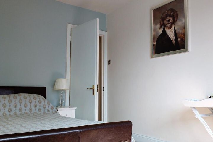 Room 11 of 48