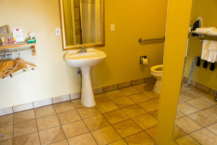 Room 14 of 28