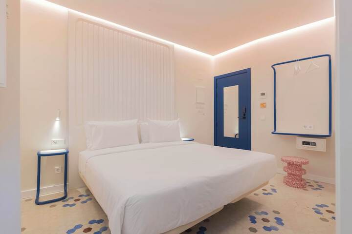 Room 21 of 77