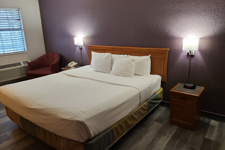 Room 9 of 38