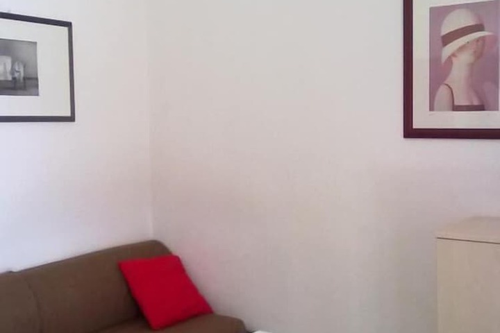 Room 12 of 21