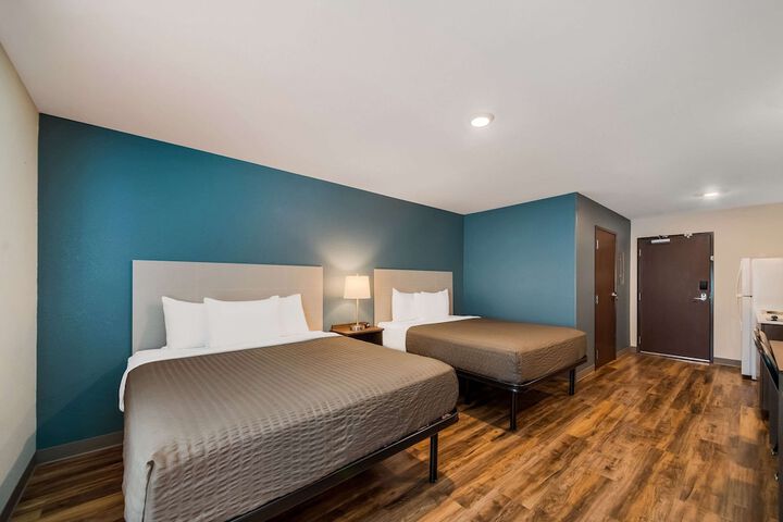 1 Queen Bed (12 of 12)