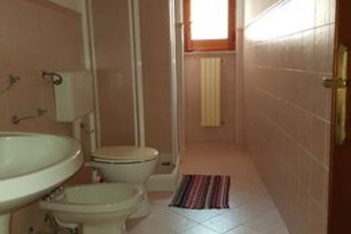 Room 3 of 38