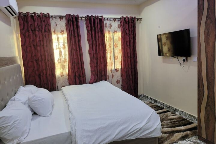 Room 2 of 8