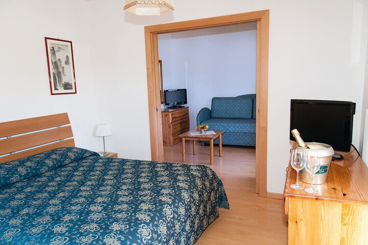 Room 7 of 32